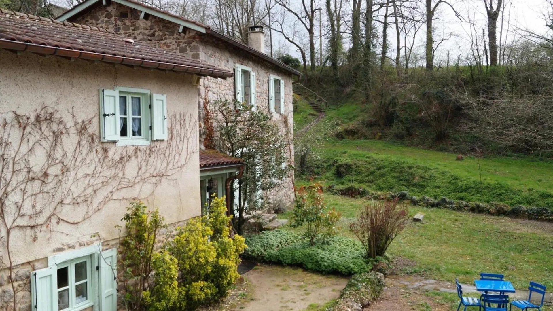 Gite En Pierres Avec Jardin, Cheminee Et Acces Direct Aux Sentiers De Randonnee - Fr-1-496-10 Salt-en-Donzy Holiday home