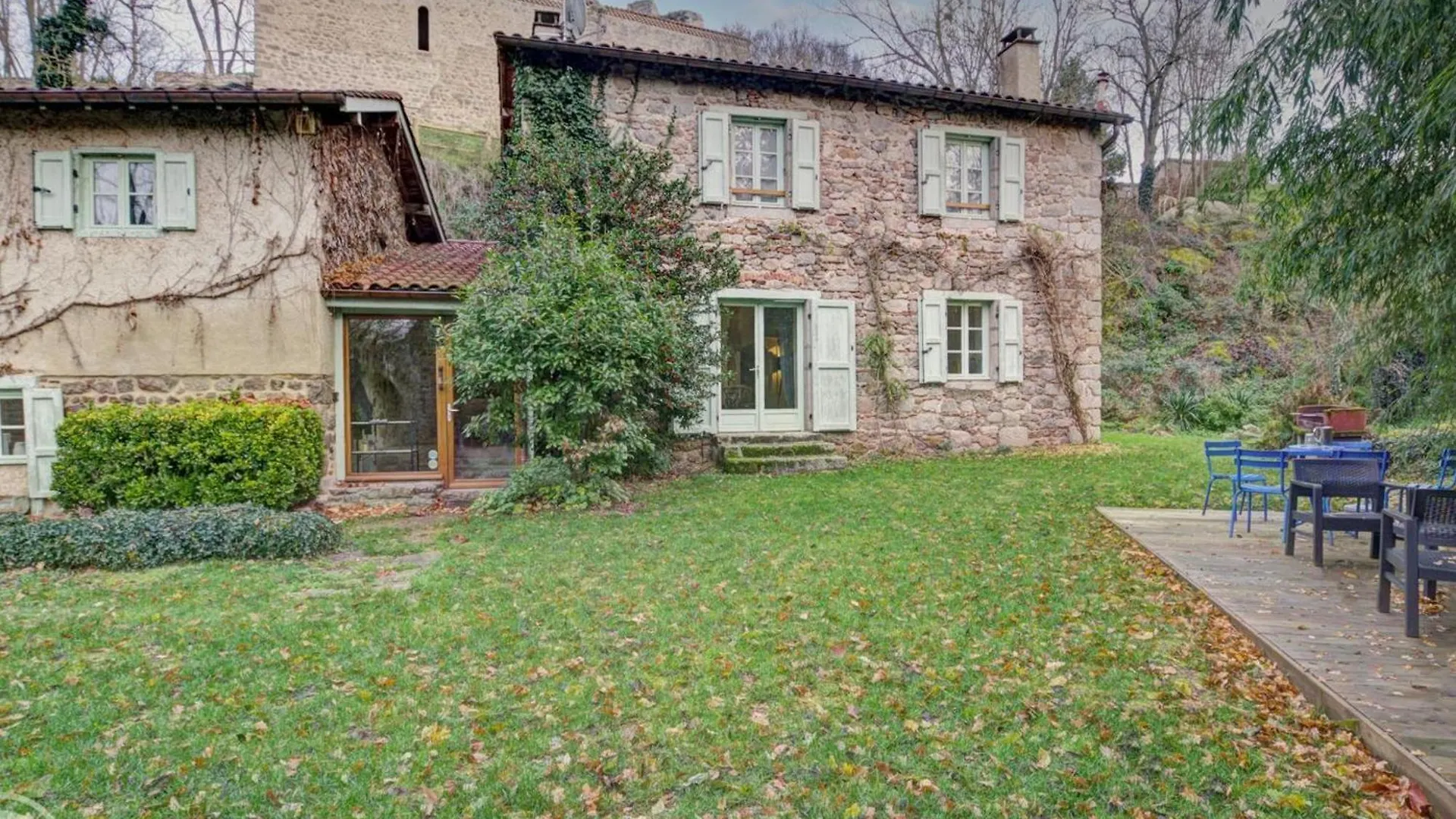 Gite En Pierres Avec Jardin, Cheminee Et Acces Direct Aux Sentiers De Randonnee - Fr-1-496-10 Salt-en-Donzy France