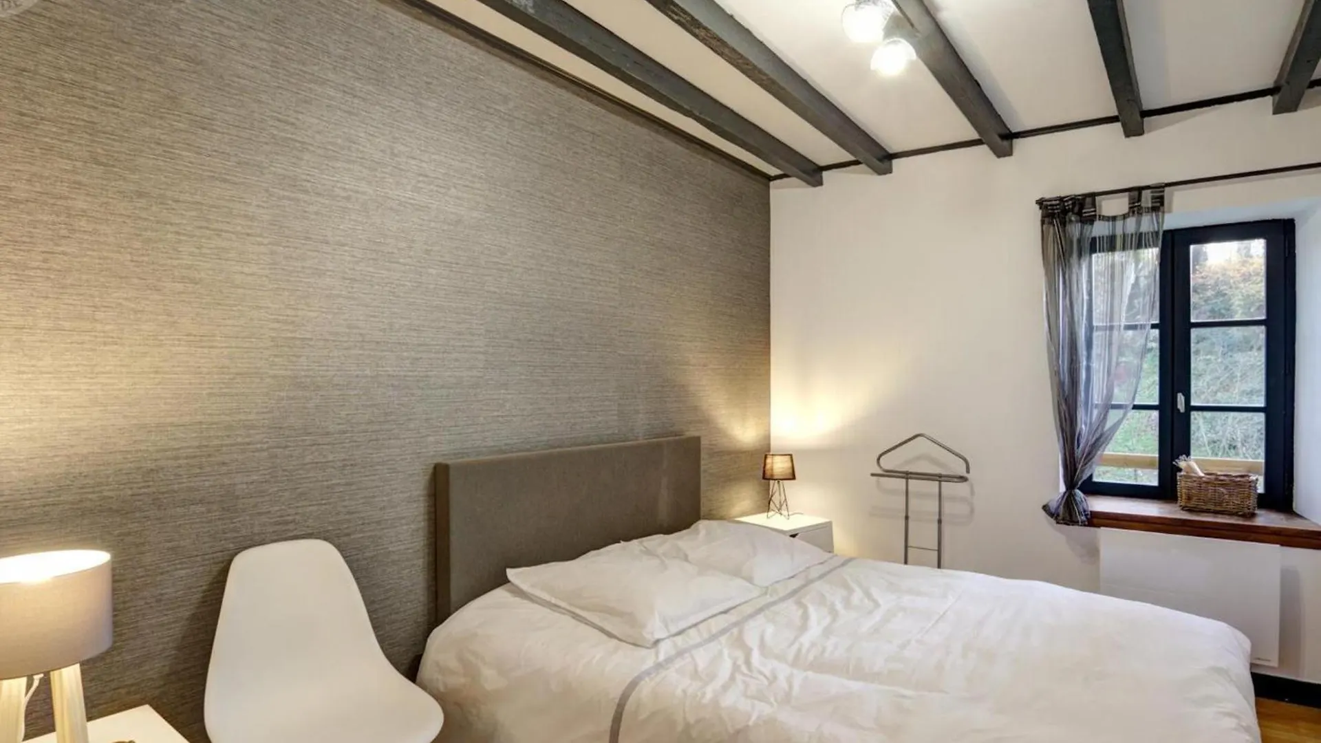 Holiday home Gite En Pierres Avec Jardin, Cheminee Et Acces Direct Aux Sentiers De Randonnee - Fr-1-496-10 Salt-en-Donzy France