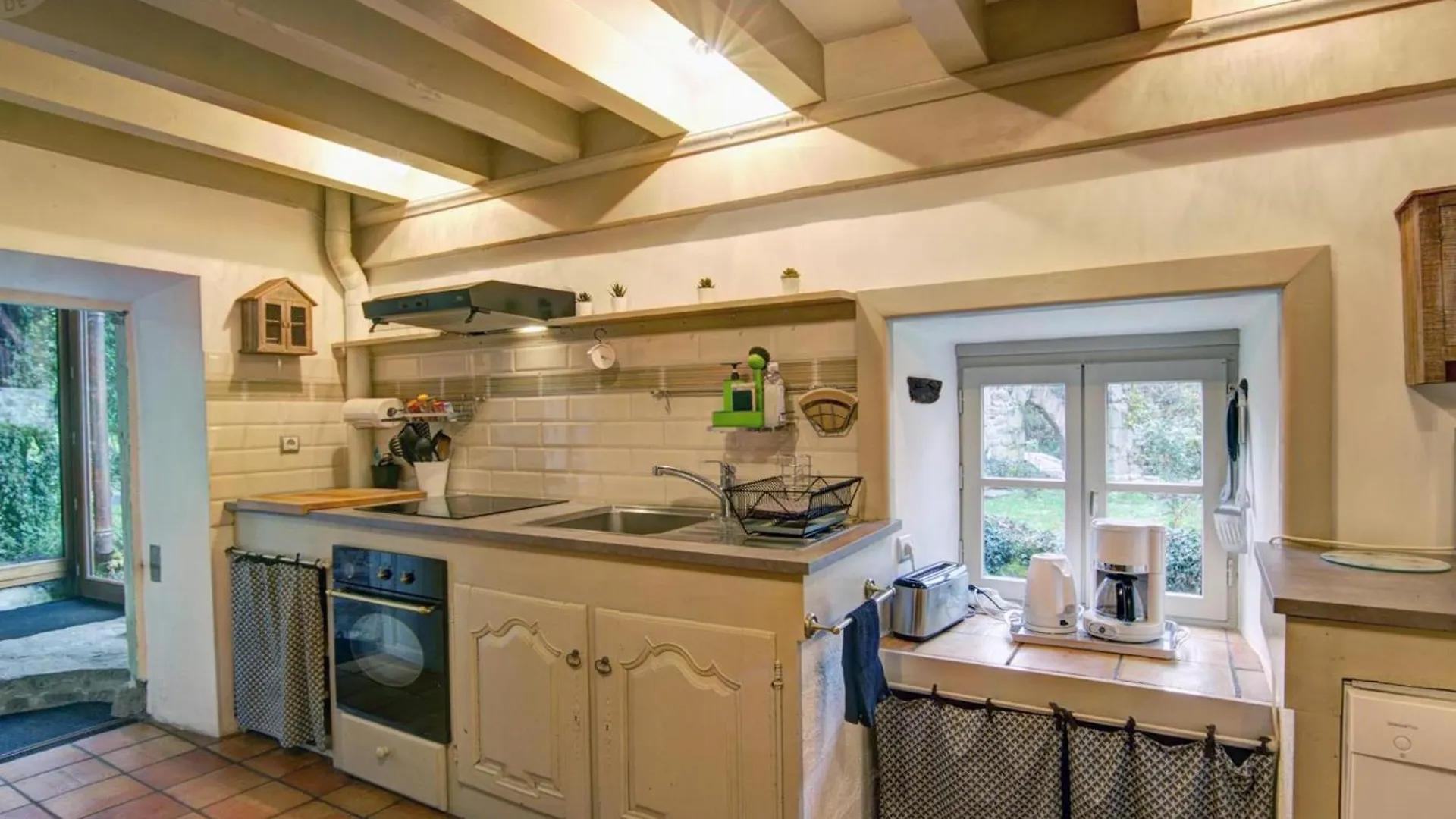 Gite En Pierres Avec Jardin, Cheminee Et Acces Direct Aux Sentiers De Randonnee - Fr-1-496-10 Salt-en-Donzy Holiday home