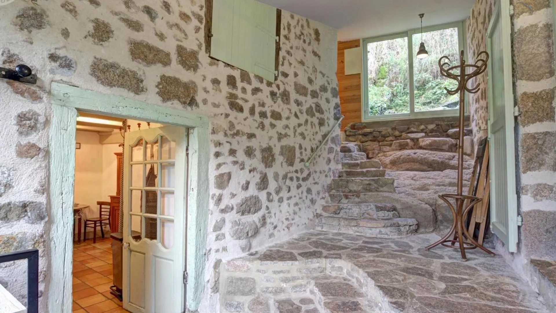 Gite En Pierres Avec Jardin, Cheminee Et Acces Direct Aux Sentiers De Randonnee - Fr-1-496-10 Salt-en-Donzy 0*,  France